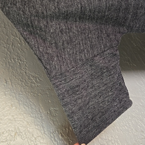 Old Navy Gray Relaxed Short Sleeve Tee - Picture 6 of 9